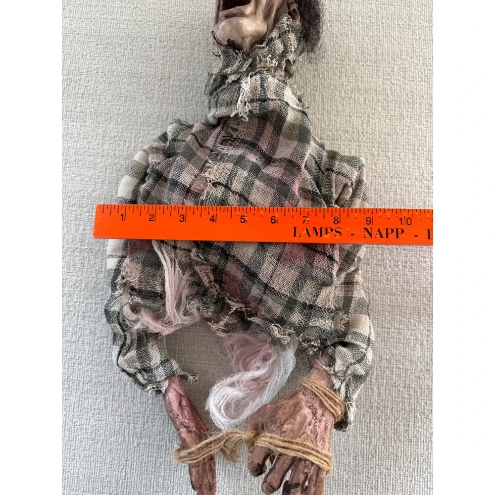 Zombie Torso Halloween Prop Severed Head Horror Haunted House Decor Screaming
